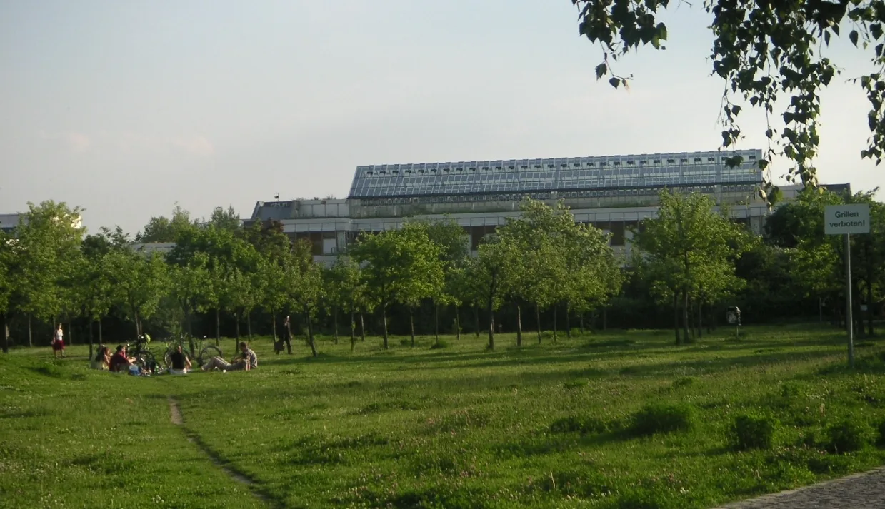 Freie Universität Berlin kampüs veya Berlin şehir görseli