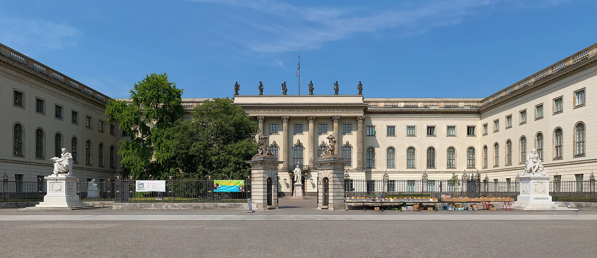 Humboldt-Universität zu Berlin kampüs veya Berlin şehir görseli