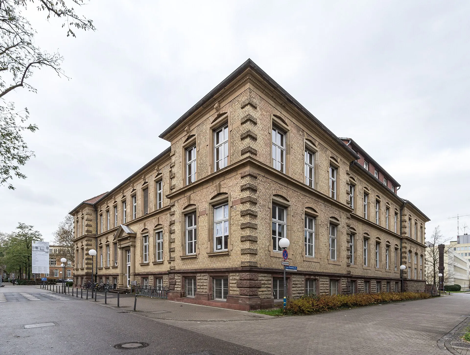 Karlsruher Institut für Technologie kampüs veya Karlsruhe şehir görseli