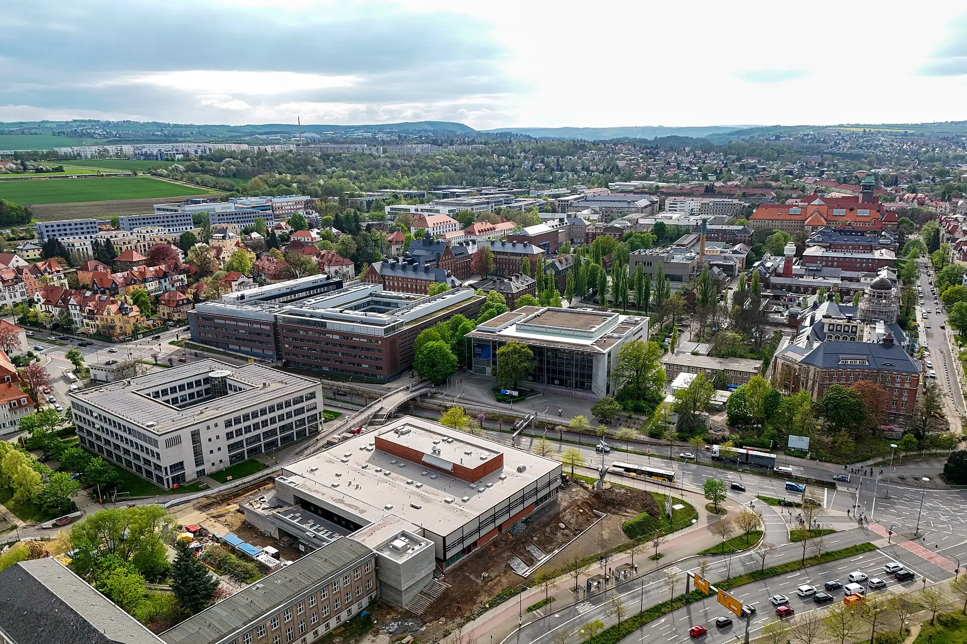 Technische Universität Dresden kampüs veya Dresden şehir görseli